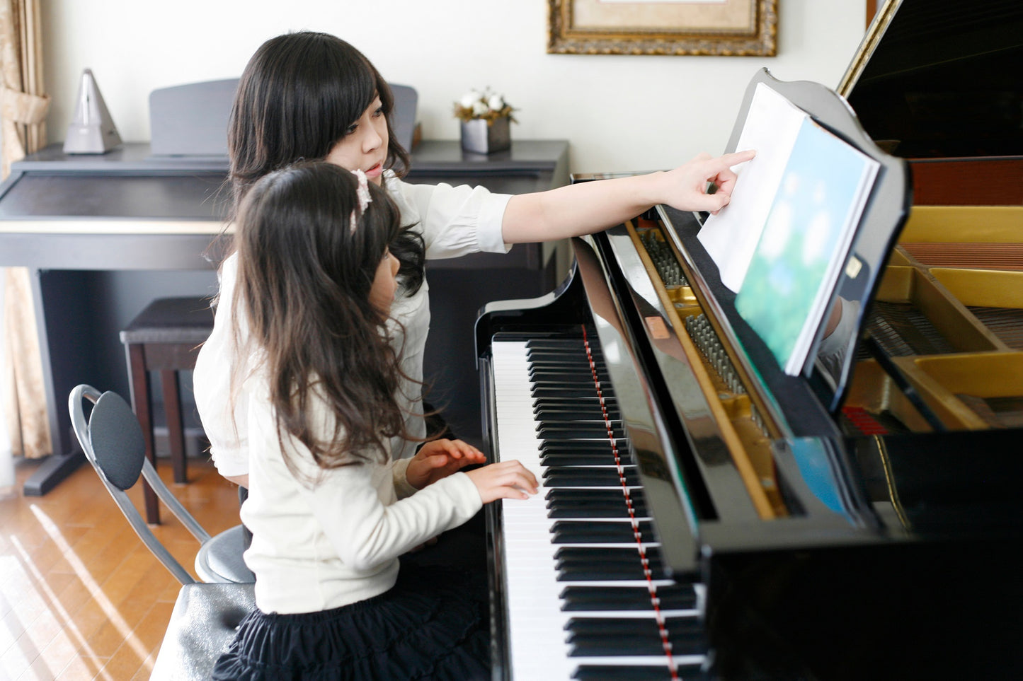 Music lesson - 45 minutes (pairs) | موسيقى